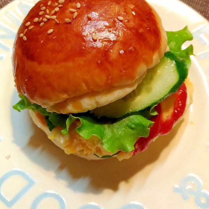 手作りバンズで☆チーズ入りオムレツバーガー